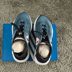 Adidas Women’s size 9